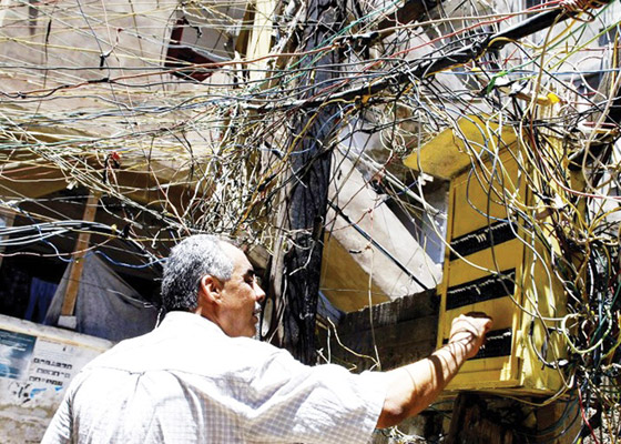 لبناني يلجأ إلى مسجد في بيروت لتشغيل آلة الأكسجين جراء انقطاع الكهرباء صورة رقم 3