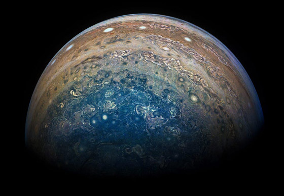 بالفيديو والصور: ناسا تنشر مشاهد مذهلة لكوكب المشتري وأكبر أقماره صورة رقم 11