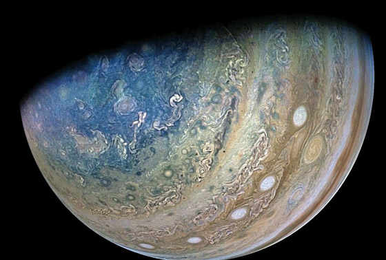 بالفيديو والصور: ناسا تنشر مشاهد مذهلة لكوكب المشتري وأكبر أقماره صورة رقم 14