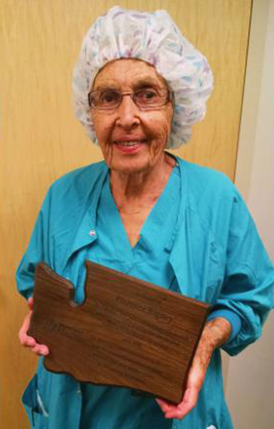 صور: أقدم وأكبر ممرضة أمريكية تعلن تقاعدها بعد عمل استمر 70 عاما صورة رقم 10