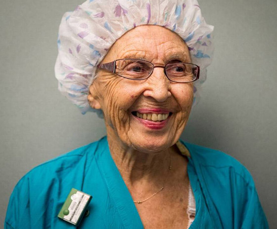 صور: أقدم وأكبر ممرضة أمريكية تعلن تقاعدها بعد عمل استمر 70 عاما صورة رقم 11