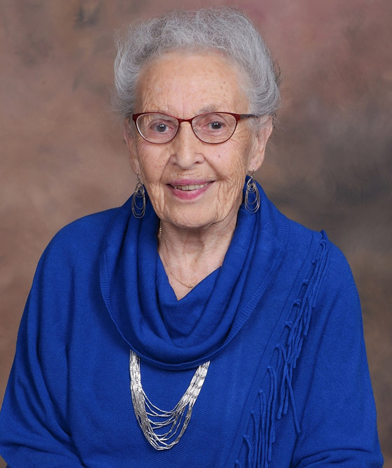 صور: أقدم وأكبر ممرضة أمريكية تعلن تقاعدها بعد عمل استمر 70 عاما صورة رقم 3
