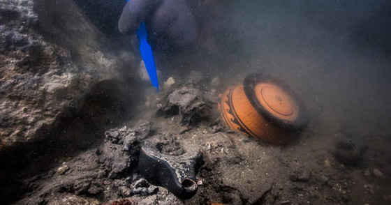 صور :العثور على حطام سفينة مصرية قديمة غرقت قبل 2200 عام.. علماء: سقطت عليها حجارة معبد آمون صورة رقم 3