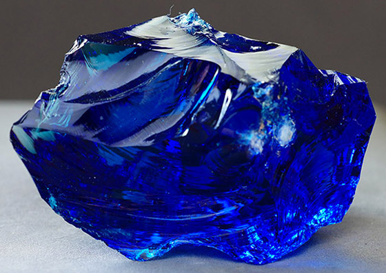 العثور على أكبر حجر ياقوت أزرق في العالم قيمته 100 مليون دولار صورة رقم 6