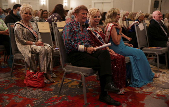 صور: جدة جميلة (63 عاما) تفوز بمسابقة ملكة جمال المسنات في أمريكا صورة رقم 7