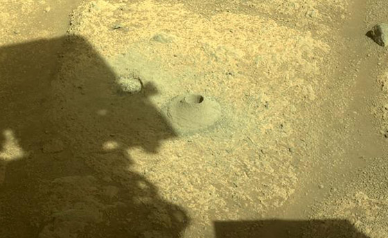 حفرة داخل صخرة.. صور مميزة لأول عينة صخرية من المريخ صورة رقم 6