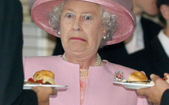 تعرفوا على أغرب عادات تناول الطعام عند الملكة البريطانية إليزابيث صورة رقم 3