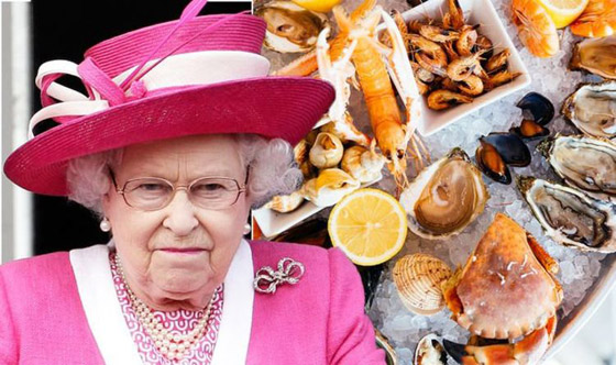 تعرفوا على أغرب عادات تناول الطعام عند الملكة البريطانية إليزابيث صورة رقم 8