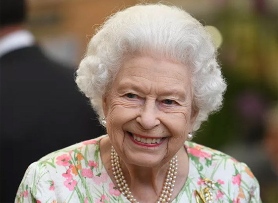 ملكة بريطانيا إليزابيث ترفض منحها لقب 