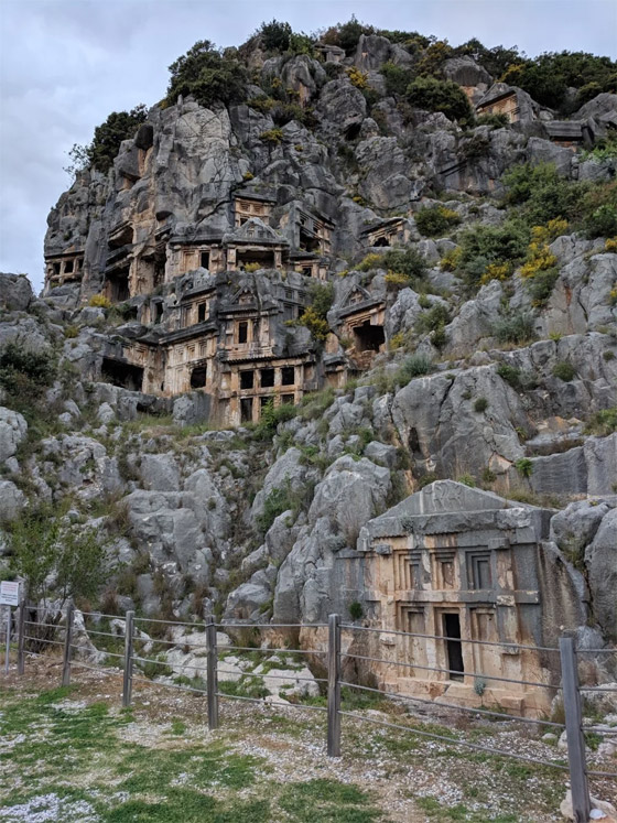 ستشعر أنك مراقب.. ألق نظرة داخل مدينة الموتى (مقبرة ميرا) في تركيا! صورة رقم 1