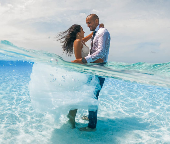 صور مدهشة: ثنائي سعودي يحتفلان بزفافهما تحت الماء في جزر المالديف صورة رقم 8