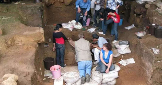 تعود إلى 120 ألف عام! علماء يكتشفون أدلة على بدء صناعة الملابس في كهف بالمغرب صورة رقم 1