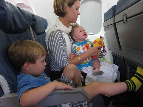 شركة طيران تحل مشكلة الجلوس قرب الأطفال صورة رقم 2