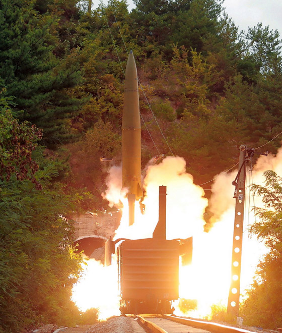 لأول مرة بالتاريخ.. إطلاق صاروخ باليستي من عربة قطار بكوريا الشمالية صورة رقم 5