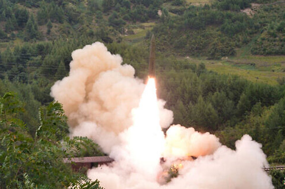 لأول مرة بالتاريخ.. إطلاق صاروخ باليستي من عربة قطار بكوريا الشمالية صورة رقم 9