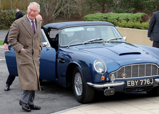  صورة رقم 2 - ولي العهد البريطاني يكشف أن سيارته القديمة تعمل بالنبيذ الأبيض والجبن!