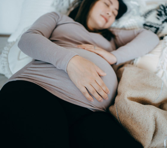 النوم أثناء الحمل.. إليكم أفضل الوضعيات حسب الأشهر صورة رقم 2