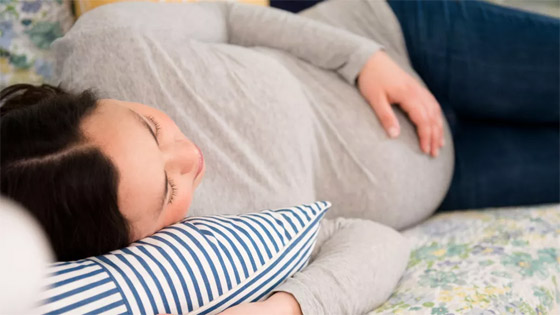 النوم أثناء الحمل.. إليكم أفضل الوضعيات حسب الأشهر صورة رقم 8