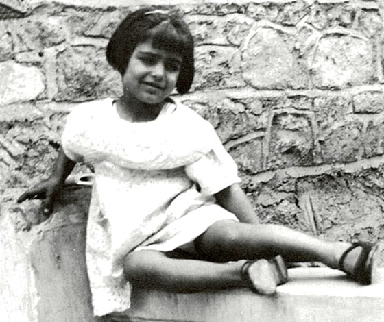 فنانة ومغنية إيطالية مصرية، ولدت بحي شبرا بمصر وانتحرت في فرنسا صورة رقم 1