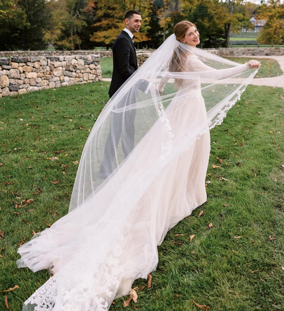 دار أزياء شهيرة تحقق أحلام جينيفر غيتس: صنعت لها فستانا رائعا لزفافها صورة رقم 1