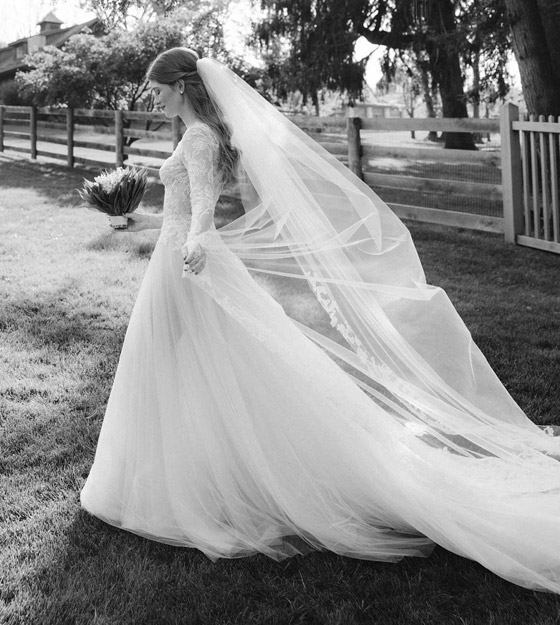 دار أزياء شهيرة تحقق أحلام جينيفر غيتس: صنعت لها فستانا رائعا لزفافها صورة رقم 5
