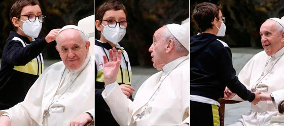 فيديو طريف.. فتى يقترب من البابا فرنسيس ويحاول أخذ قلنسوته صورة رقم 2