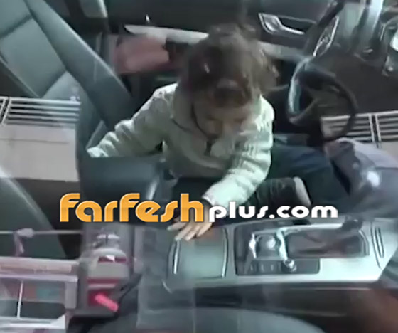 طفل يعلق داخل سيارة مقفولة.. وذكاؤه ينقذه! فيديو صورة رقم 1