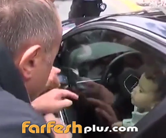 طفل يعلق داخل سيارة مقفولة.. وذكاؤه ينقذه! فيديو صورة رقم 5