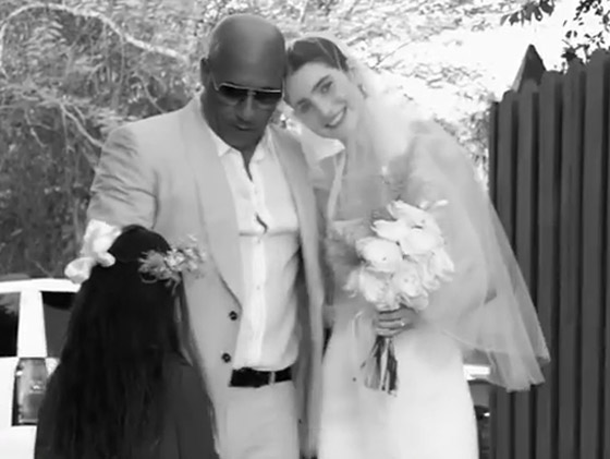 فيديو: ابنة الراحل بول ووكر تتزوج وفين ديزل يرافقها على الممر كإشبينها صورة رقم 3