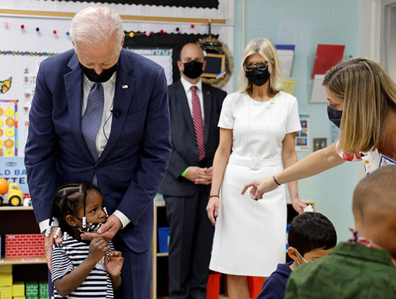 طفلة بمدرسة تطالب الرئيس بايدن بالعودة للبيت الأبيض لأن لديه عمل! فيديو صورة رقم 1