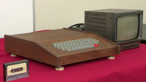  صورة رقم 8 - بيع نسخة من أول جهاز كمبيوتر أنتجته شركة أبل مقابل 400 ألف دولار