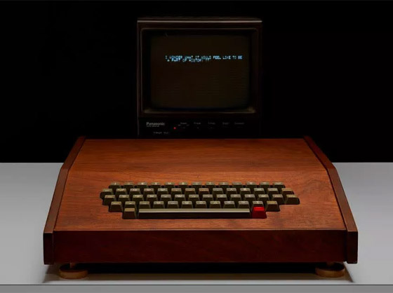  صورة رقم 3 - بيع نسخة من أول جهاز كمبيوتر أنتجته شركة أبل مقابل 400 ألف دولار