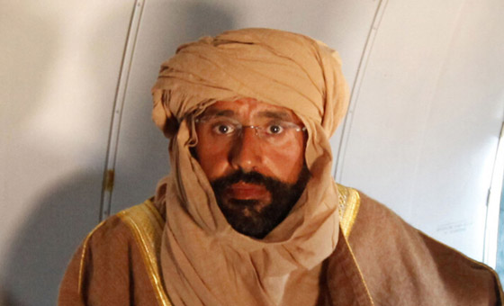 القذافي الابن عاد بالرداء الليبي وبنفس اللون الذي اشتهر به والده صورة رقم 2
