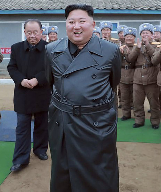 لا لتقليد ملابس الزعيم.. كوريا الشمالية تمنع معاطف الجلد! صورة رقم 5