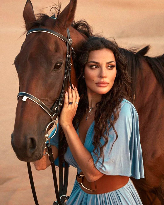نادين نسيب نجيم تخطف قلوب متابعيها بصورتها مع الحصان صورة رقم 1
