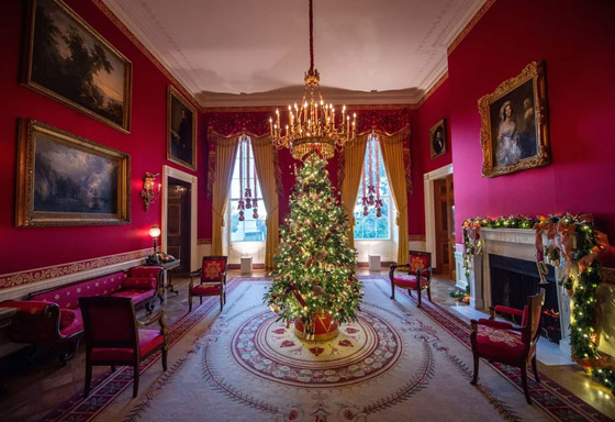 السيدة الأمريكية الأولى جيل بايدن تنشر صور زينة الميلاد في البيت الأبيض صورة رقم 9