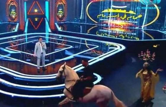 فيديو طريف: احمد السقا يرقص مع حصانه بشكل مذهل على انغام “الغزالة رايقة” صورة رقم 5