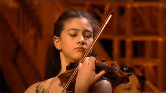  صورة رقم 1 - بعد رفضها في عرب جوت تالنت، مريم أبو زهرة تفوز بجائزة العزف في موسكو- فيديو