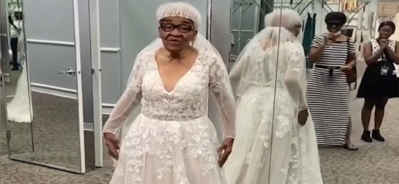 عجوز أمريكية سوداء ترتدي الفستان الأبيض في عمر الـ94.. مُنعت من دخول متجر الفساتين بسبب العنصرية صورة رقم 1