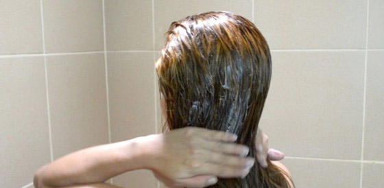 لتحافظي على اللون مدة أطول، ما المدة التي يجب أن تنتظريها لغسل شعرك بعد صبغه؟ صورة رقم 5