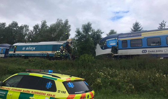 فيديو: قتلى وعشرات المصابين بحادث تصادم بين قطارين في تشيكيا صورة رقم 2