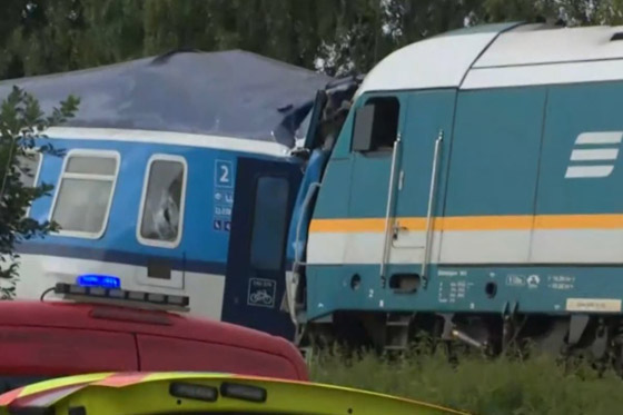 فيديو: قتلى وعشرات المصابين بحادث تصادم بين قطارين في تشيكيا صورة رقم 6
