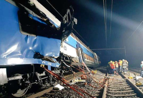 فيديو: قتلى وعشرات المصابين بحادث تصادم بين قطارين في تشيكيا صورة رقم 7