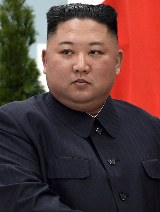 كدمة داكنة وضمادة.. رأس زعيم كوريا الشمالية كيم يثير الحيرة والمخاوف! صورة رقم 9