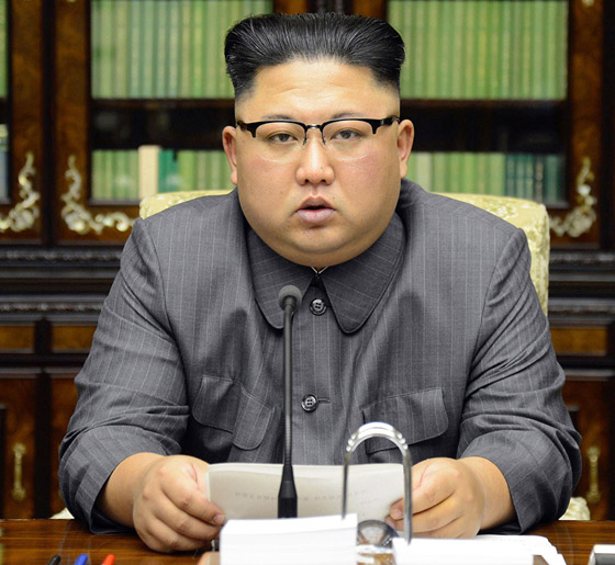 كدمة داكنة وضمادة.. رأس زعيم كوريا الشمالية كيم يثير الحيرة والمخاوف! صورة رقم 12