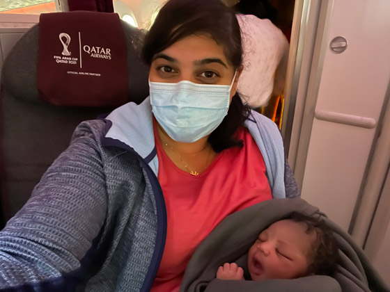 وُصفت بالمعجزة: طبيبة تساعد سيدة على الولادة بطائرة فوق الأجواء المصرية صورة رقم 2