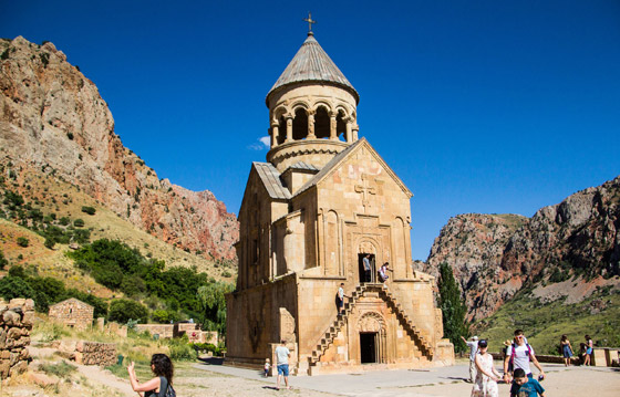 بالصور: تعرفوا إلى أجمل 10 كنائس تاريخية في أرمينيا صورة رقم 2