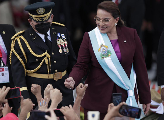 هندوراس الأمريكية تنصب كاسترو.. أول رئيسة لها بالتاريخ صورة رقم 12