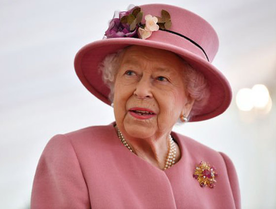 بدون شعر.. هكذا ظهرت الملكة إليزابيث في متحف شمع بألمانيا! صور صورة رقم 8