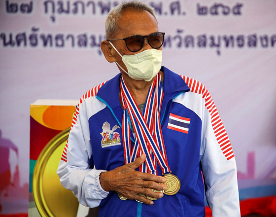 رياضي تايلاندي (102 عاما) يحطم رقما قياسيا بالركض.. هذا سر نشاطه! صورة رقم 2